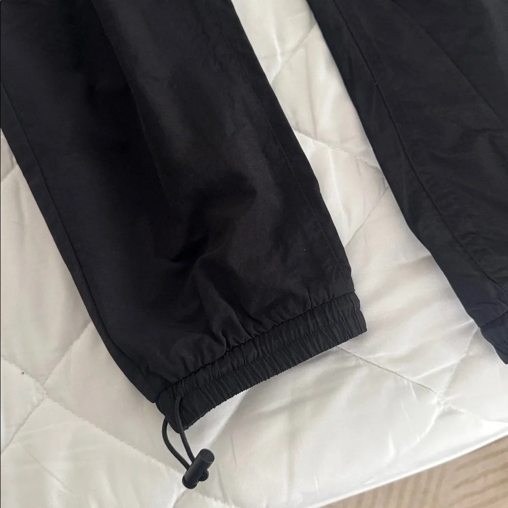 Elwood Windbreaker Nylon Cargo Pant never worn size s